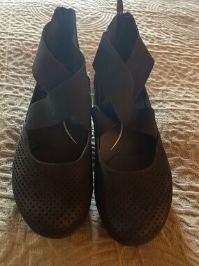 Dansko Black Perforated Cross-Strap shoes size 38 (7.5 -8 women)